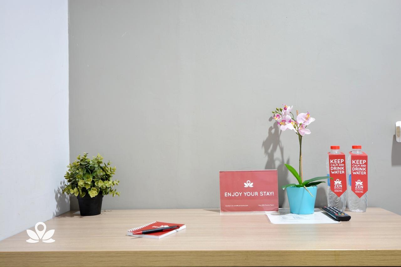 Zen Rooms Karet Pedurenan Jakarta Exteriör bild